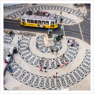 Fotografia "Calçada Portuguesa e 1 Elétrico" - lisbongallery